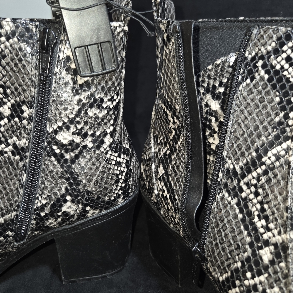 Time And Tru Faux Snakeskin Moto Boots Brand New With Tags Size 10 - Picture 4 of 4